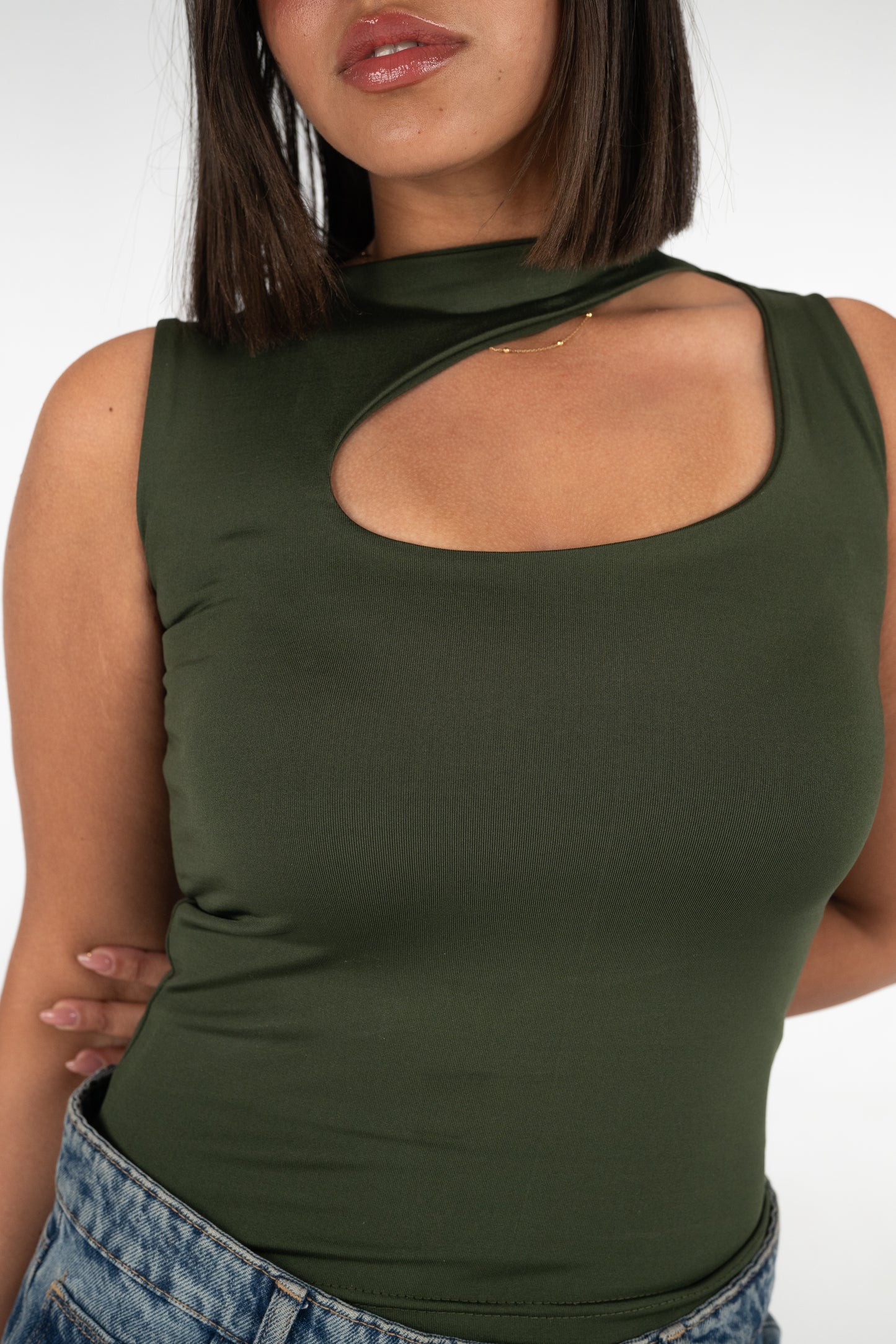 Cutout top